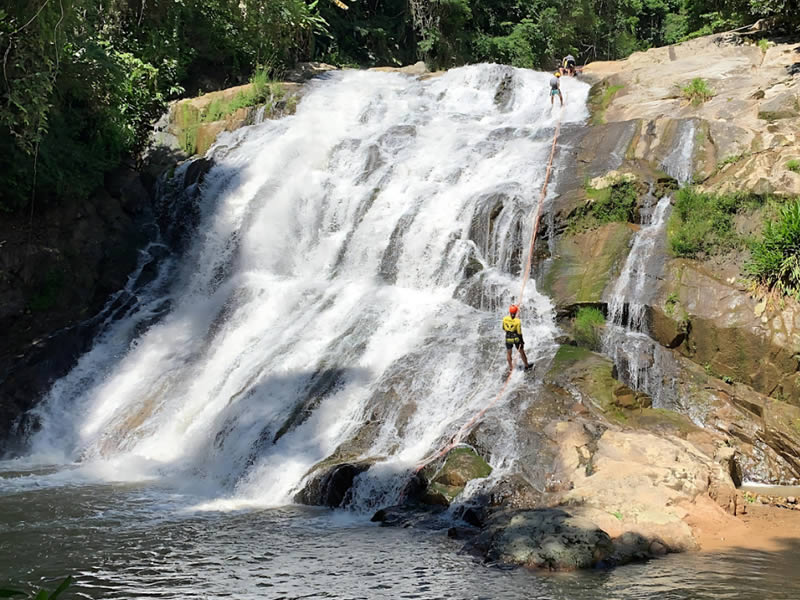 Apuama - Rapel na Cachoeira Ressurreição